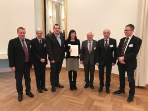 After the conferment of the BRCA Data Analysis Award on February 24, 2017 (from left to right): Prof. H. Kestler (GfKl), Prof. A. Geyer-Schulz (GfKl), Prof. T. Friede (IBS-DR), laureate Corinna Ernst, Prof. H.-H. Bock (Chair Evaluation Committee), Prof. A. Sokolowski (SKAD, IFCS), Prof. B. Lausen (GfKl)